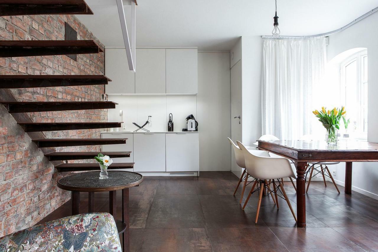 Apartment 10