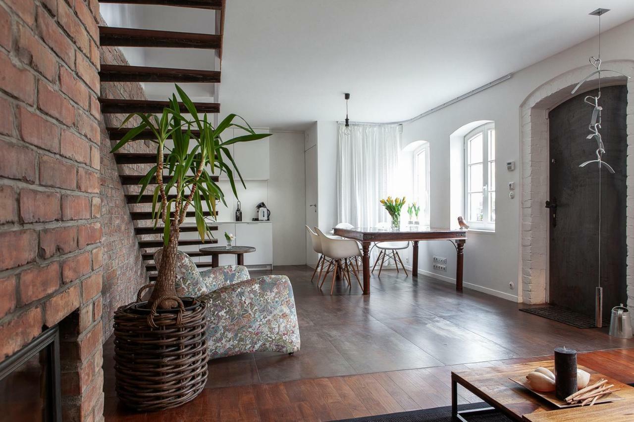 Apartment 10 *